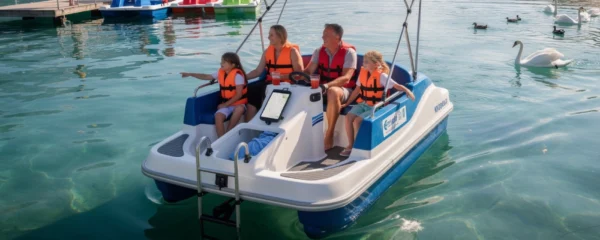 profiter-dun-moment-en-famille-en-pedalo